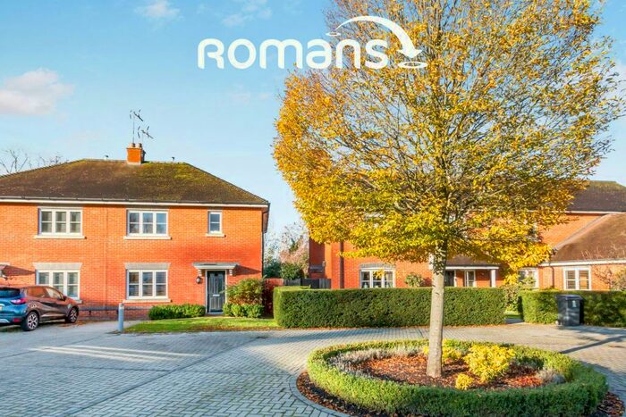 3 Bedroom Semi-Detached House To Rent In Canal Reach, RG27