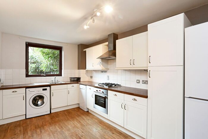 2 Bedroom Flat To Rent In Trinity Road, London, SW18