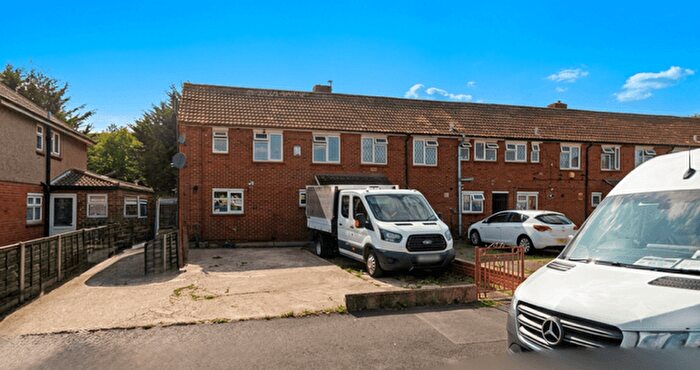 3 Bedroom End Of Terrace House To Rent In Hounslow, TW5