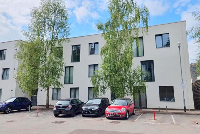 1 Bedroom Flat To Rent In Bedroom Flat In Whyteleafe, CR3