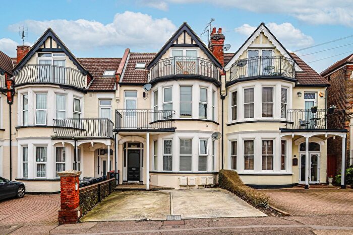 2 Bedroom Flat For Sale In Grosvenor Road, Westcliff-On-Sea, SS0