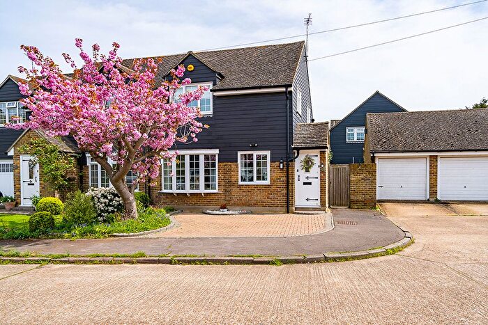 3 Bedroom Semi-detached House For Sale In Meadowgate, Stock, CM4