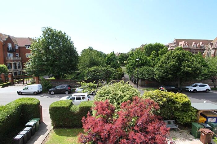 2 Bedroom Apartment For Sale In Darley Road, Eastbourne, BN20