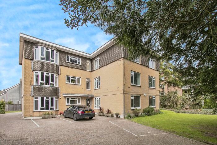 2 Bedroom Flat For Sale In Richmond Park Road, Charminster, Bournemouth, Dorset, BH8