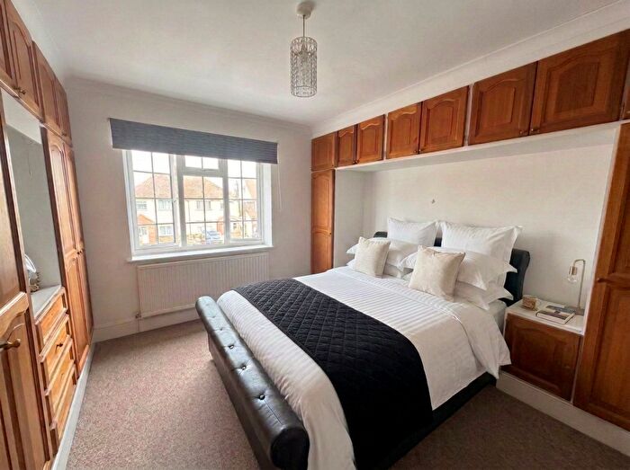 2 Bedroom Apartment To Rent In Cambridge Road, Kingston Upon Thames, Surrey, KT1