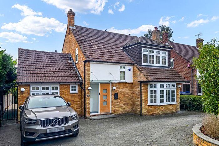 3 Bedroom Detached House For Sale In Cranfield Crescent, Cuffley, EN6