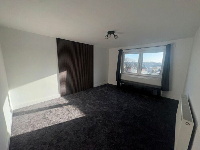 2 Bedroom Flat To Rent In Mercer Place, Dunfermline, KY11