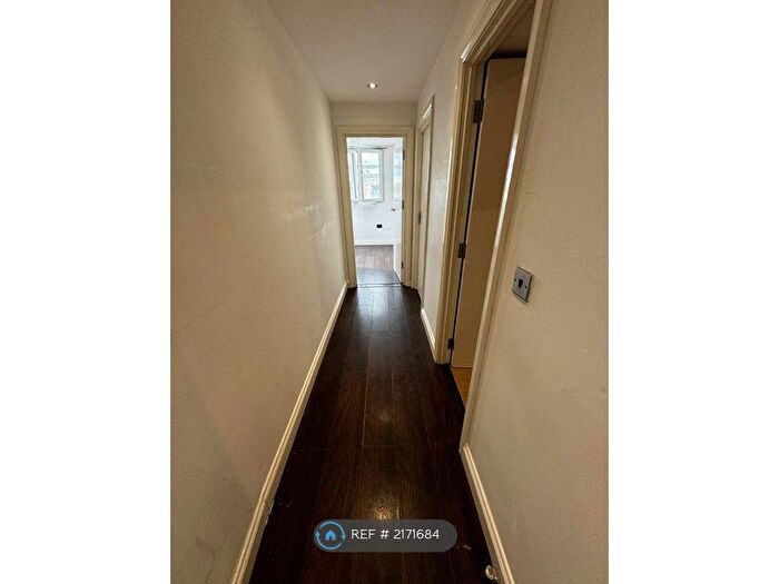 1 Bedroom Flat To Rent In High Street, New Malden, KT3