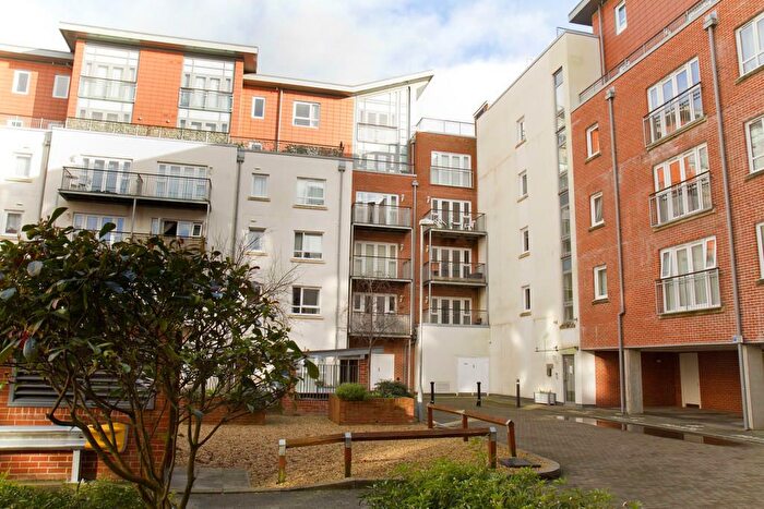 2 Bedroom Flat To Rent In Avenel Way, Poole, BH15