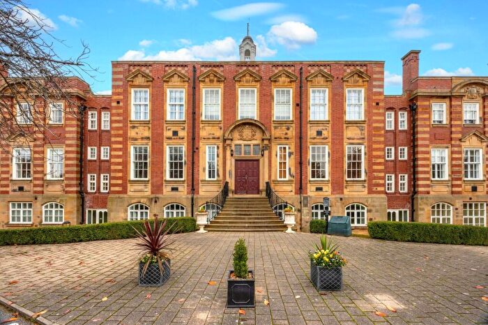 2 Bedroom Apartment To Rent In Huddersfield Road, Barnsley, S75