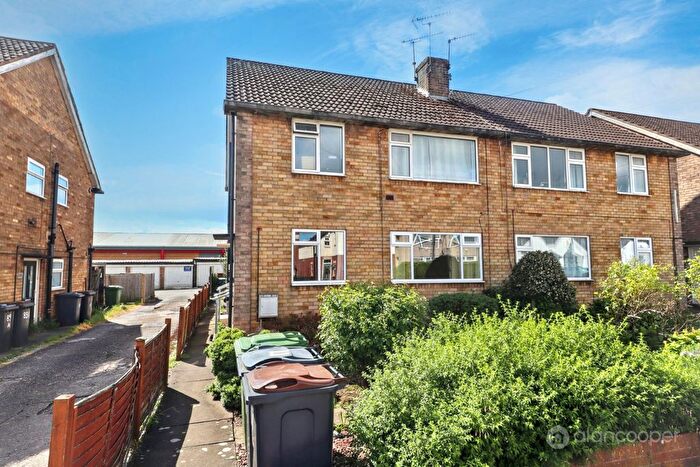 2 Bedroom Maisonette For Sale In Oaston Road, Nuneaton, Warwickshire, CV11