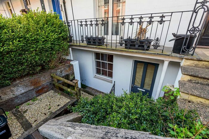 1 Bedroom Flat To Rent In Jesse Terrace, Reading, RG1