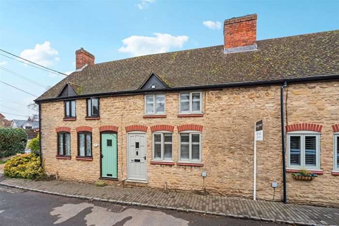 2 Bedroom Terraced House For Sale In East Street, Olney, MK46