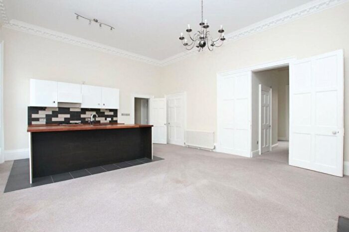 2 Bedroom Flat To Rent In Belsize Square, Belsize Park, London, NW3