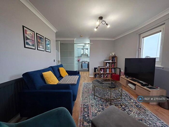 2 Bedroom Flat To Rent In Leinster Court, Ilford, IG6