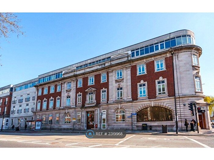 2 Bedroom Flat To Rent In The Quadrangle House, London, E15