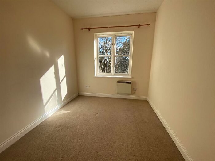 2 Bedroom Flat To Rent In Addington Court, Exeter, EX4