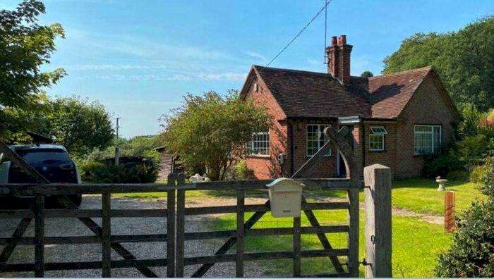 2 Bedroom Detached Bungalow To Rent In Dell Road, Finchampstead, RG40