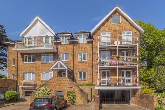 2 Bedroom Flat To Rent In Thames Close, Hampton, TW12
