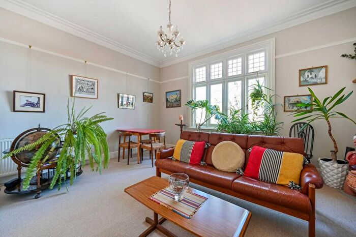 1 Bedroom Flat To Rent In Beauchamp Road, East Molesey, KT8