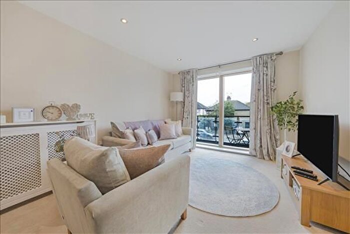 1 Bedroom Flat For Sale In Bassett House, Wimbledon, SW19