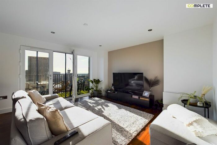 2 Bedroom Flat To Rent In Block A, Wilburn Basin, Ordsall Lane, M5