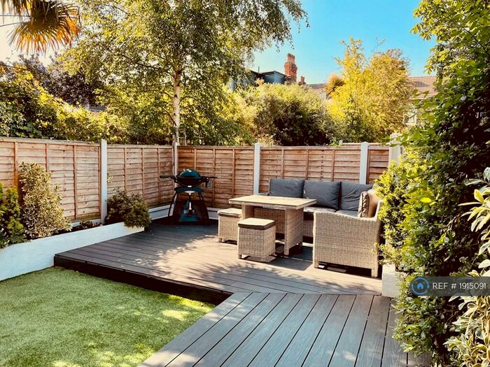 2 Bedroom Flat To Rent In Warner Road, Walthamstow, E17