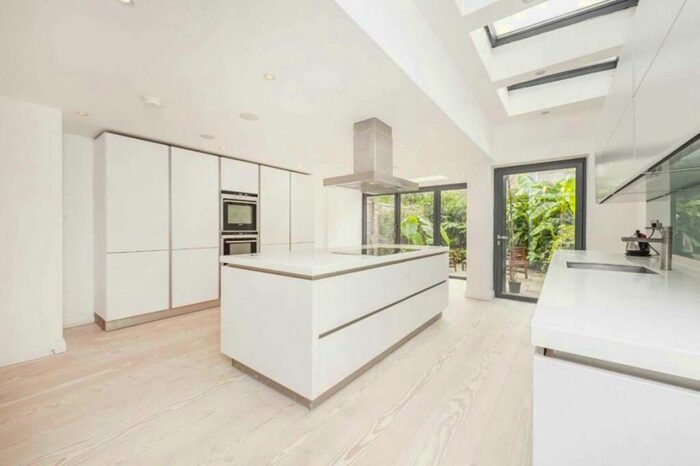 5 Bedroom Property To Rent In Lynette Avenue, London, SW4
