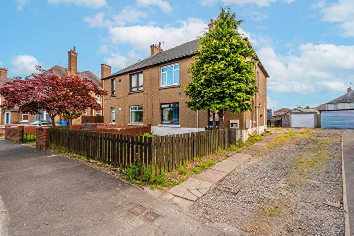 2 Bedroom Flat To Rent In Ochil Street, Grangemouth, Stirlingshire, FK3