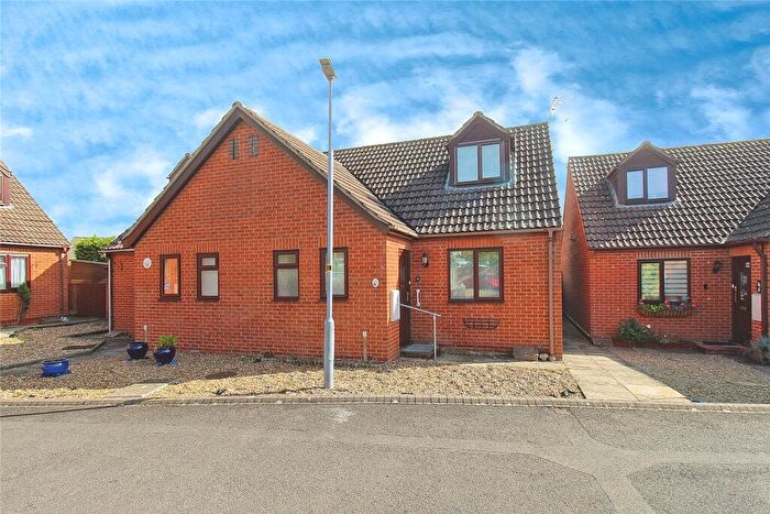 3 Bedroom Semi-Detached House For Sale In Kensington Close, Trowbridge, BA14