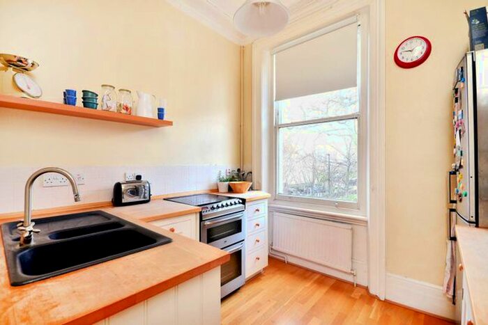 1 Bedroom Flat To Rent In Larkhall Rise, Clapham Old Town, London, SW4
