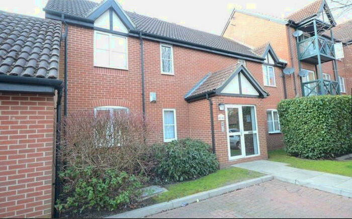 2 Bedroom Flat To Rent In Admirals Court, Rose Kiln Lane, Admirals Court, Reading, RG1