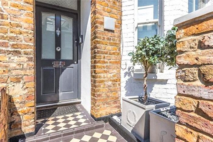 5 Bedroom End Of Terrace House For Sale In Albany Road, Windsor, Berkshire, SL4