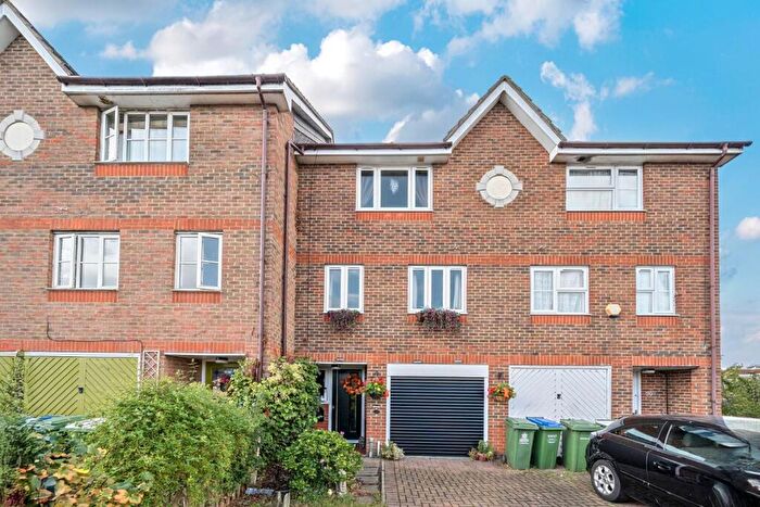4 Bedroom Town House For Sale In Lytham Close, Thamesmead, SE28