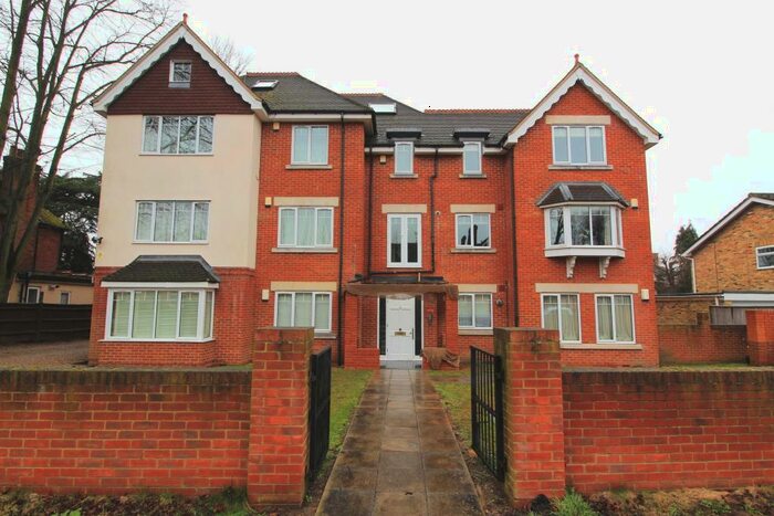 2 Bedroom Flat To Rent In House, Boyn Hill Avenue, Maidenhead, SL6