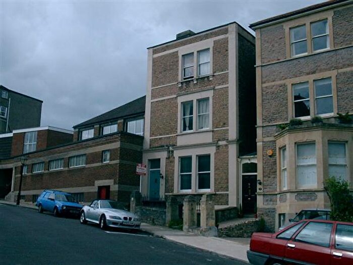 1 Bedroom Apartment To Rent In Top Floor Rear Flat Clifton Park Road, BS8