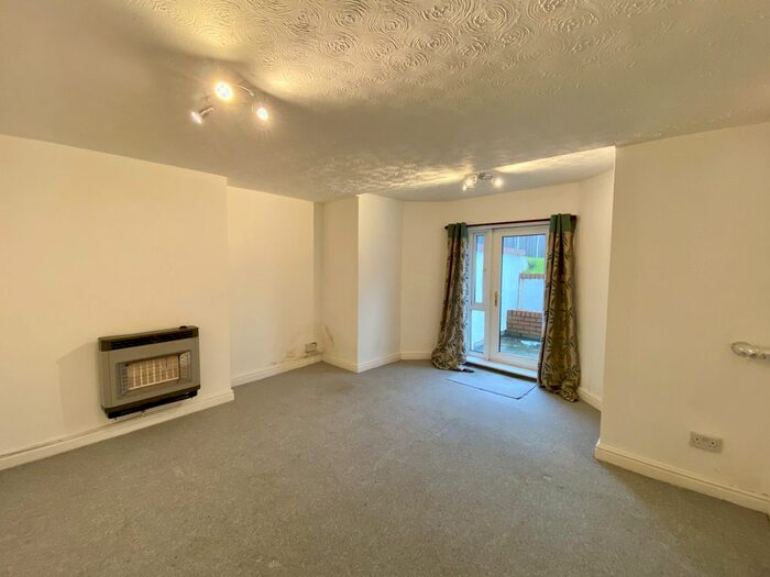 2 Bedroom Flat To Rent In Withington Road, Manchester, M16