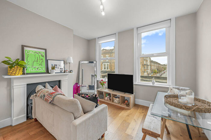 2 Bedroom Apartment For Sale In Stroud Green Road, London, N4