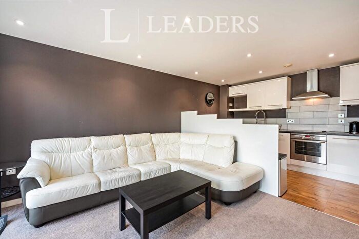 2 Bedroom Flat To Rent In The Crescent, Gunwharf Quays, PO1