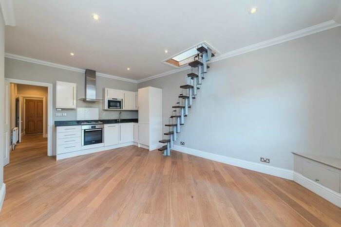 1 Bedroom Flat To Rent In High Street, Esher, KT10