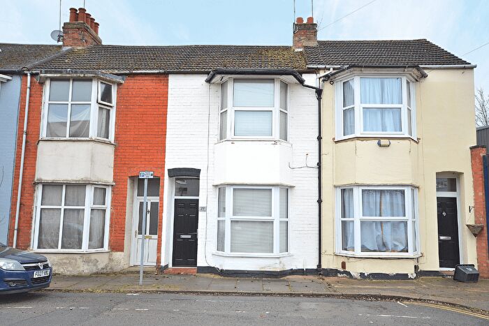 3 Bedroom Terraced House To Rent In Lincoln Road, St James, NN5