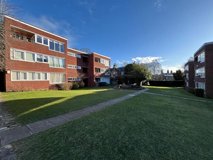 2 Bedroom Apartment For Sale In Masham Court, Meanwood, LS6