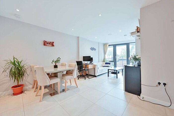2 Bedroom Flat For Sale In Rayners Lane, Rayners Lane, Harrow, HA2