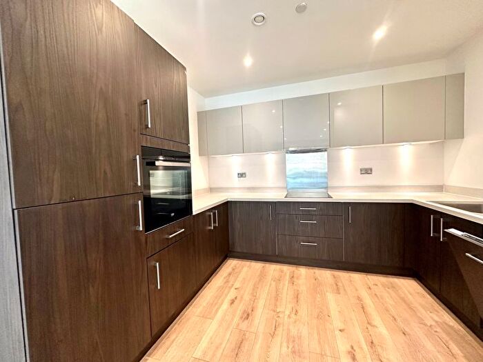 2 Bedroom Flat To Rent In Rookery Way, Hendon, NW9