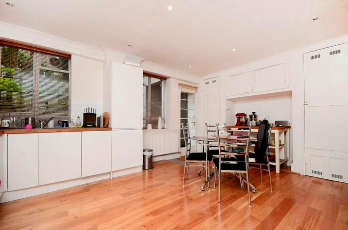 2 Bedroom Flat To Rent In Myddelton Square, Clerkenwell, London, EC1R