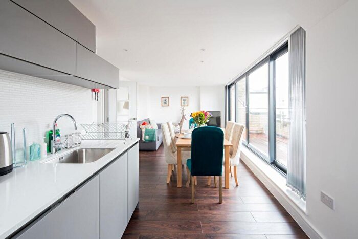 2 Bedroom Apartment To Rent In East Ferry Road - /F/F, Isle Of Dogs, E14