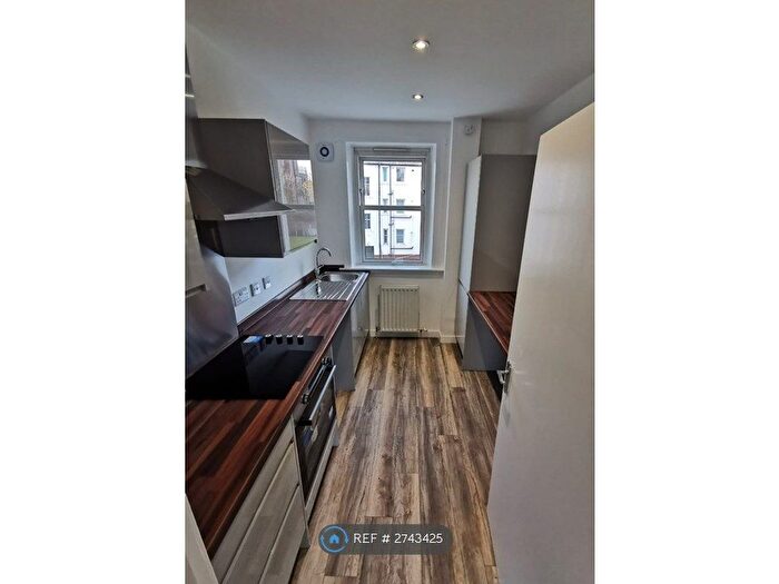 2 Bedroom Flat To Rent In Paterson Street, Dundee, DD3