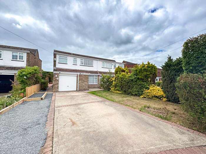 3 Bedroom Semi-Detached House For Sale In South View, Holton Le Clay, DN36