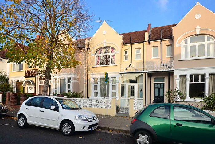 4 Bedroom Property To Rent In Drayton Road, West Ealing, London, W13