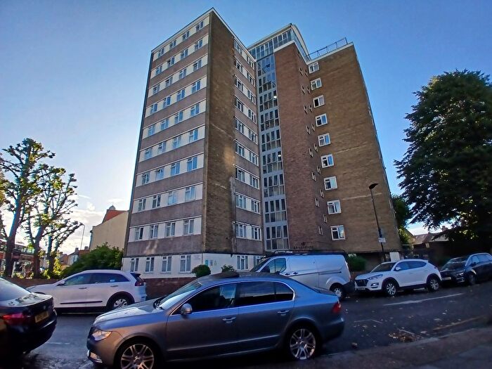 3 Bedroom Flat For Sale In Barking Road, Plaistow, E13